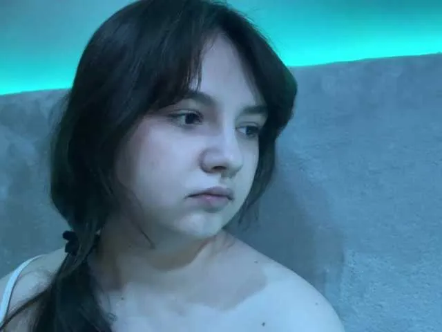 Rinamay_ – webcam model profile photo Image 2