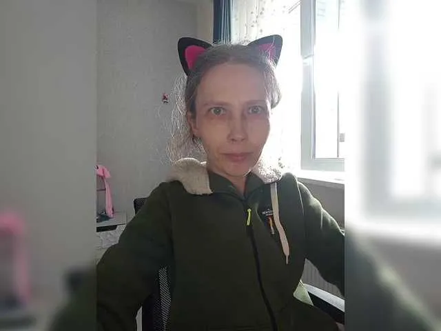 tviks – webcam model profile photo Image 15