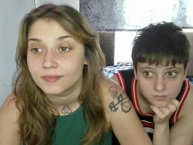 TOP_po – webcam model profile photo Image 12