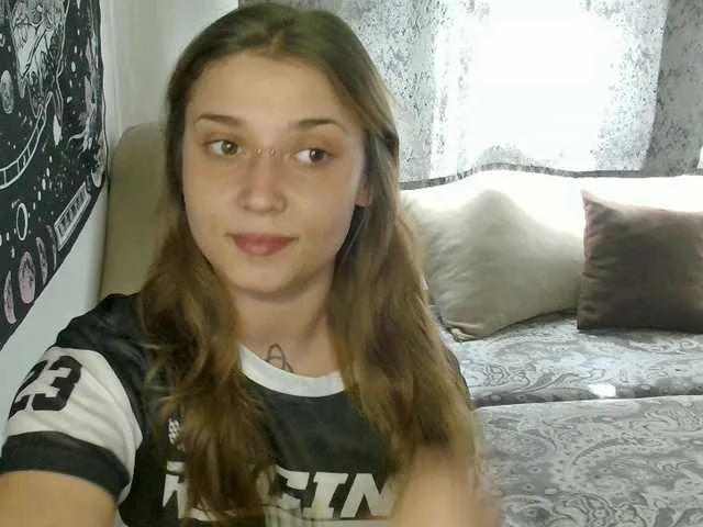 TOP_po – webcam model profile photo Image 13