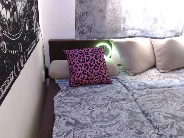 TOP_po – webcam model profile photo Image 18