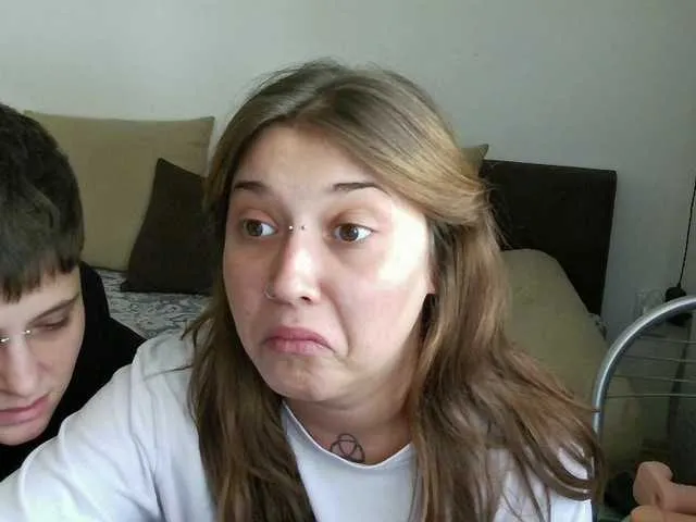 TOP_po – webcam model profile photo Image 6