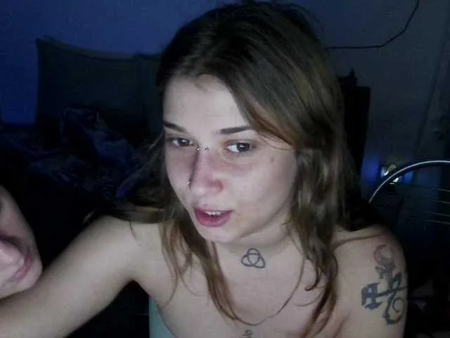 TOP_po – webcam model profile photo Image 8