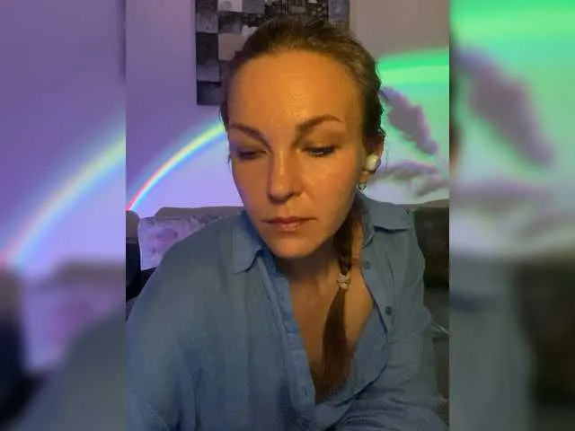 Enchantix – webcam model profile photo Image 11