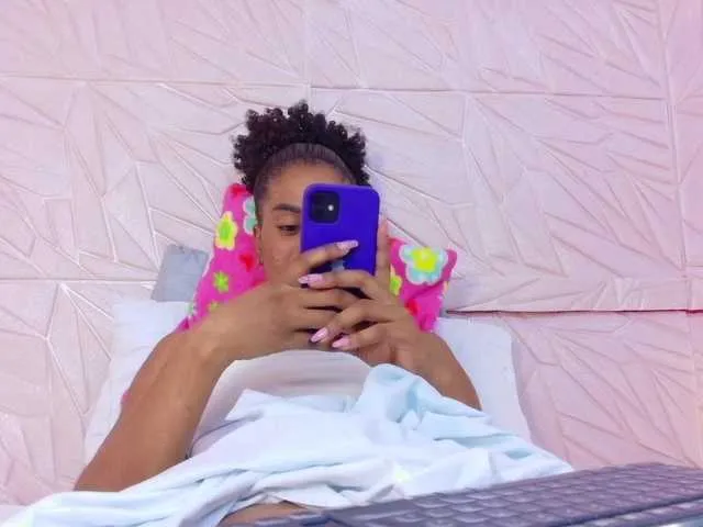 miabellee_ – webcam model profile photo Image 6