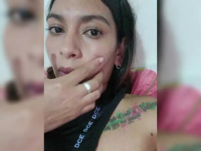 hina_porn – webcam model profile photo Image 15