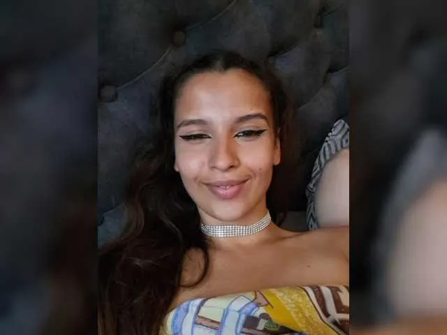 Enchantix – webcam model profile photo Image 2