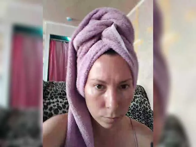 xoxo_cherry1 – webcam model profile photo Image 9
