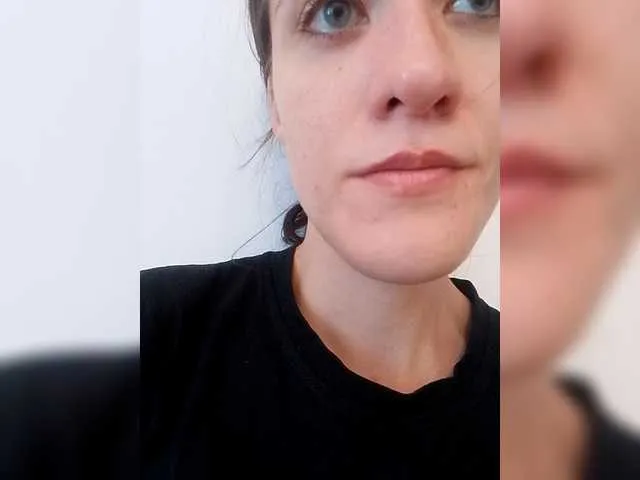 SunnyShiney – webcam model profile photo Image 3