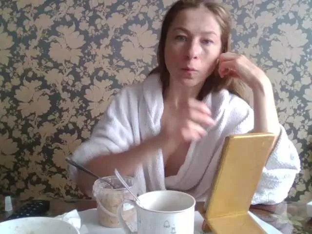 elisonni – webcam model profile photo Image 3