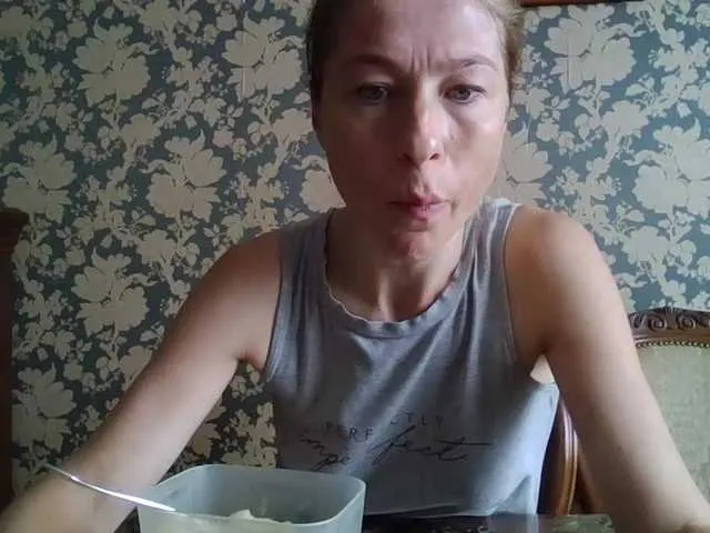 elisonni – webcam model profile photo Image 8