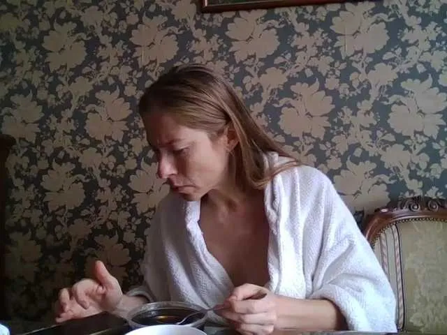 elisonni – webcam model profile photo Image 9