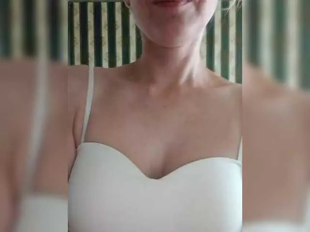 Taanni – webcam model profile photo Image 5