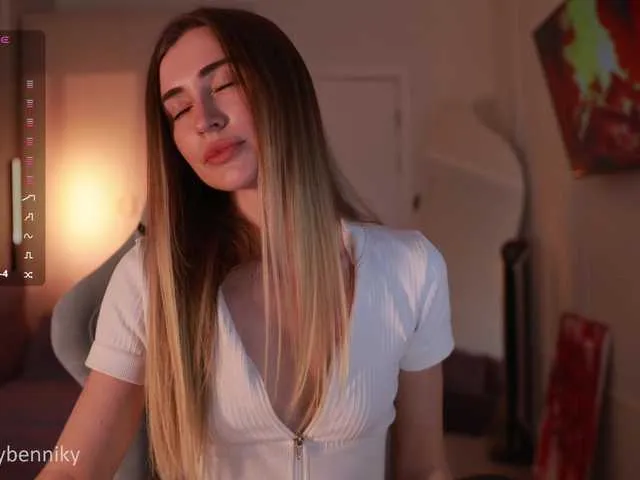 hina_porn – webcam model profile photo Image 17