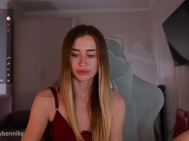 hina_porn – webcam model profile photo Image 19