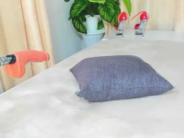 lola_bunny68 – webcam model profile photo Image 3