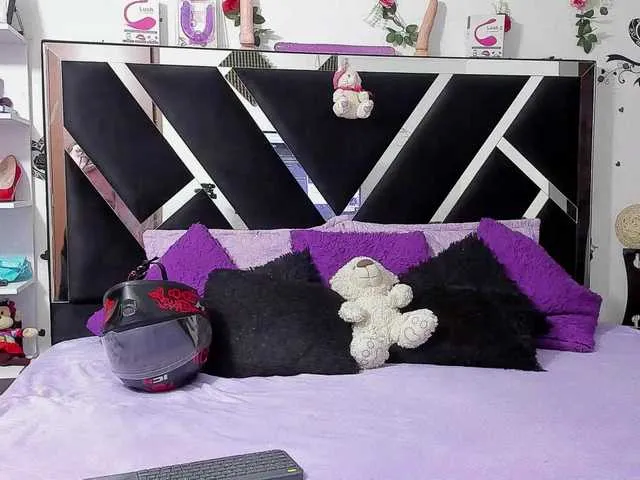 Enchantix – webcam model profile photo Image 19