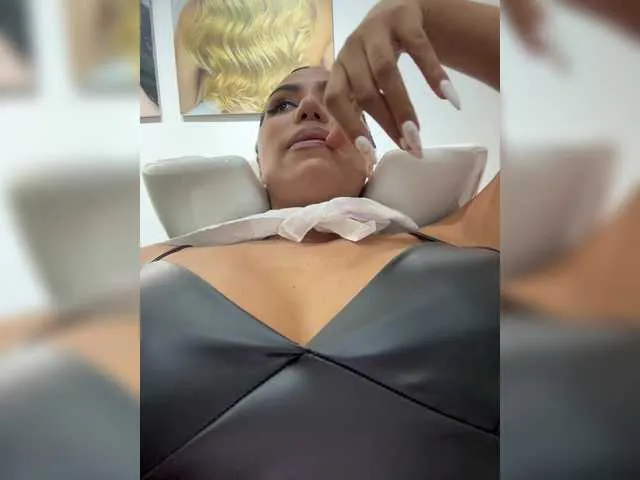 luckrose – webcam model profile photo Image 3