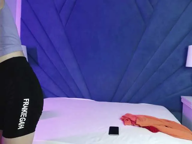 VIKITOMMY – webcam model profile photo Image 11