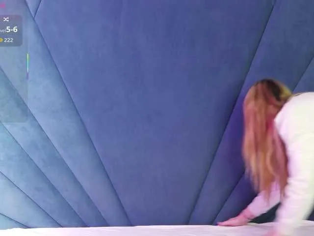 VIKITOMMY – webcam model profile photo Image 16