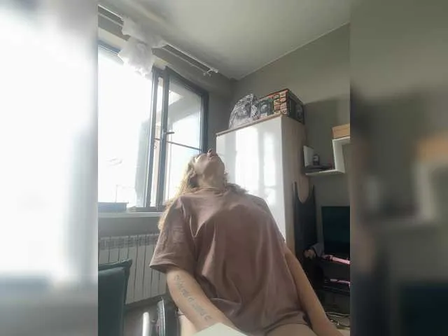 little_effy18_ – webcam model profile photo Image 10