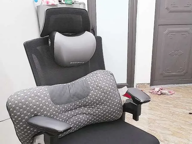 lilith_bonheur – webcam model profile photo Image 13