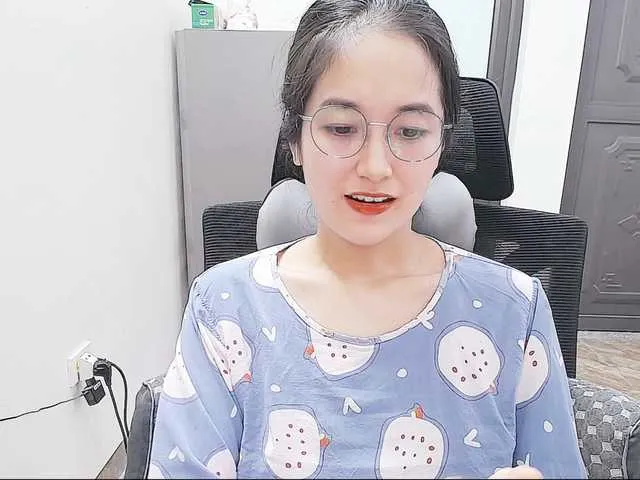 lilith_bonheur – webcam model profile photo Image 5