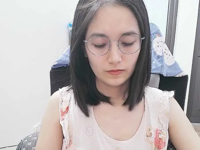 lilith_bonheur – webcam model profile photo Image 7