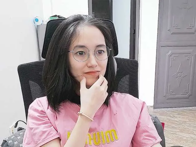 lilith_bonheur – webcam model profile photo Image 8