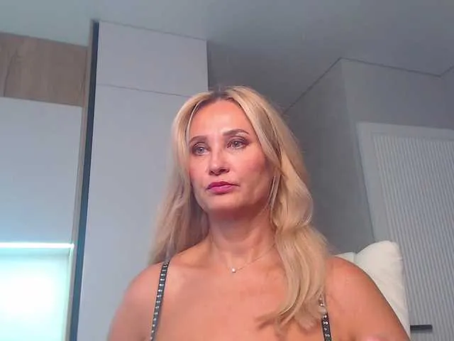 fapqueenc17 – webcam model profile photo Image 5