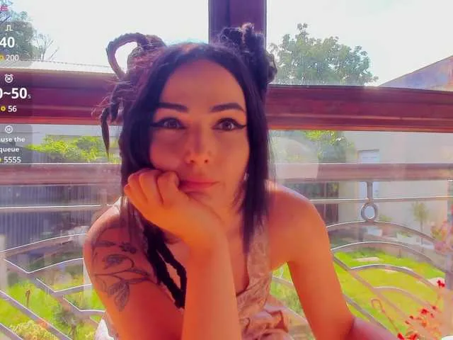 PLUXURY- – webcam model profile photo Image 9