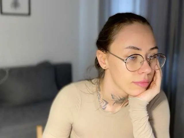 millemimi – webcam model profile photo Image 10
