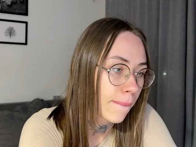 millemimi – webcam model profile photo Image 6