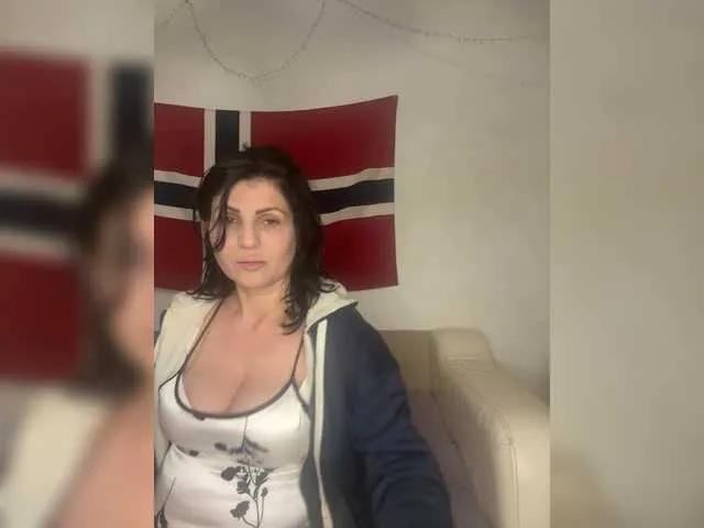 NaughtyInGlasses – webcam model profile photo Image 10