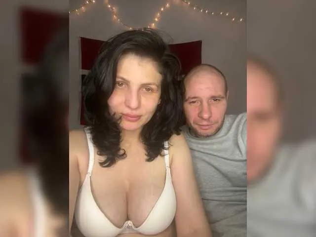 NaughtyInGlasses – webcam model profile photo Image 11