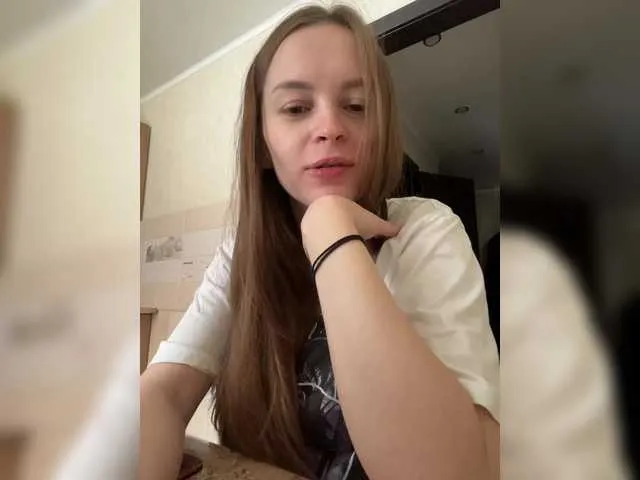 Ptashkaa – webcam model profile photo Image 2