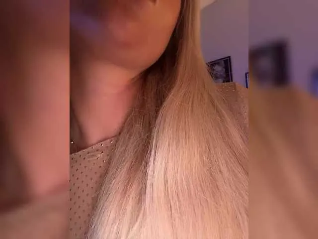 megan_galactica – webcam model profile photo Image 12