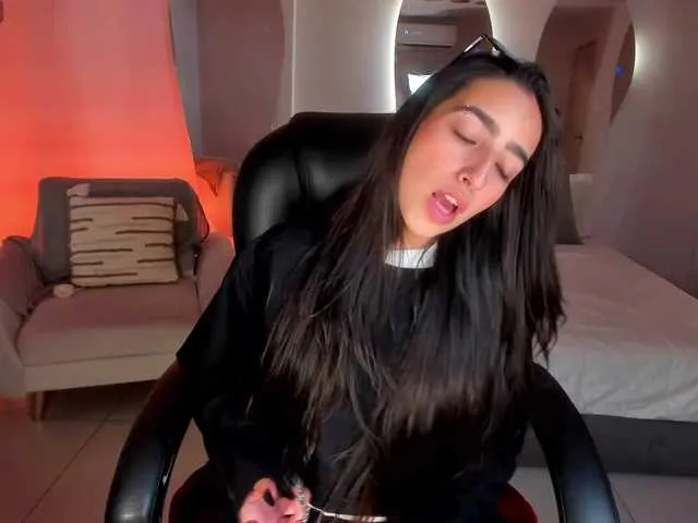 cumband – webcam model profile photo Image 2