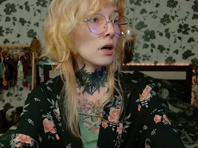 kiraspitqueen – webcam model profile photo Image 5