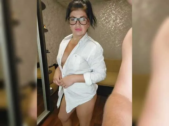 _MiaQueen_ – webcam model profile photo Image 4