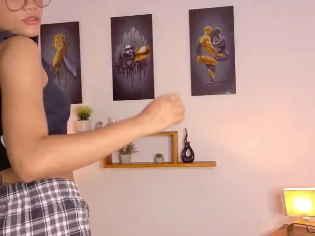 luna-sof-1119 – webcam model profile photo