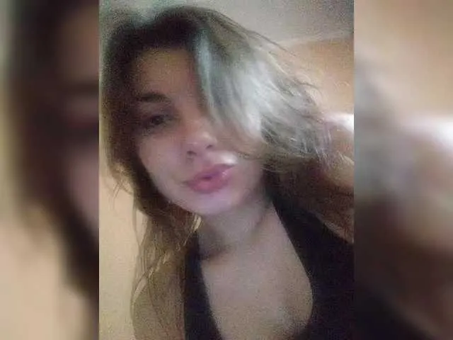 Enchantix – webcam model profile photo Image 10