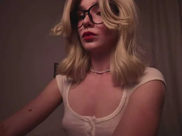 millemimi – webcam model profile photo Image 13