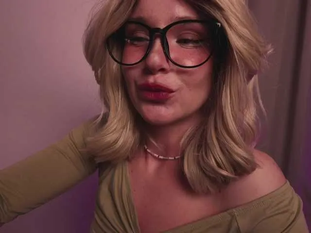 millemimi – webcam model profile photo Image 5