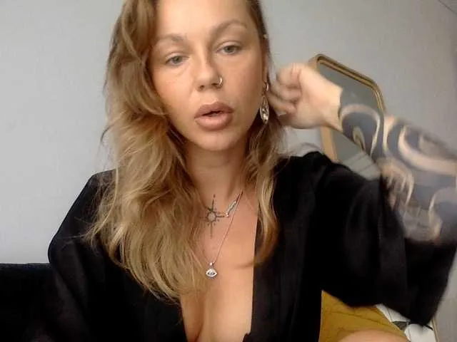 MalunaMoon – webcam model profile photo