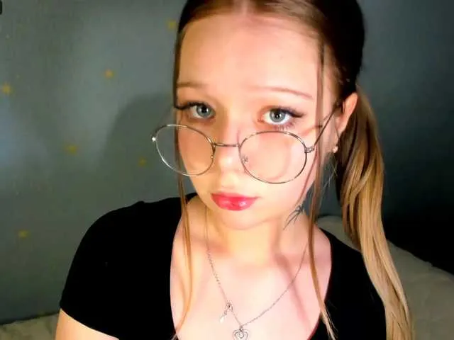 amberpaws – webcam model profile photo Image 4