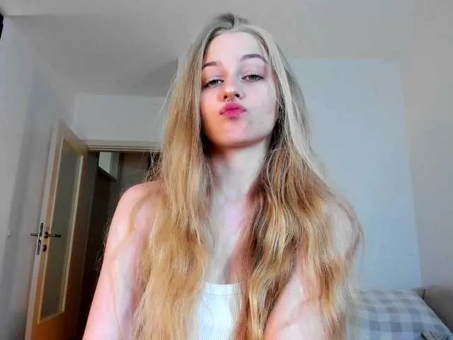 luckrose – webcam model profile photo Image 2