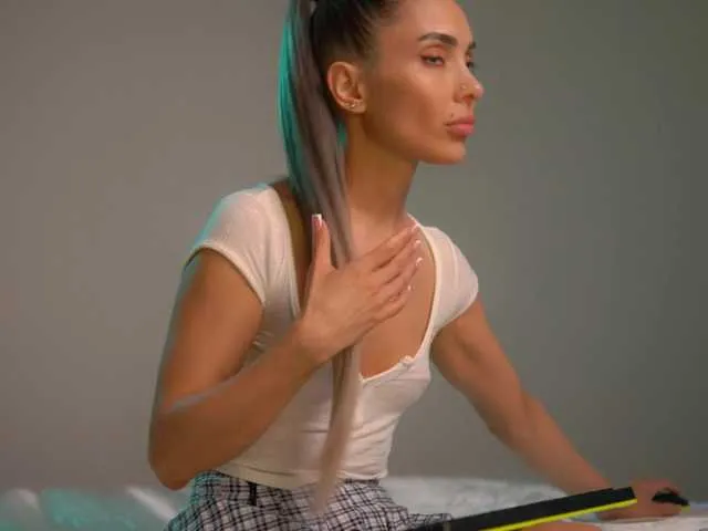 shinyways – webcam model profile photo Image 13