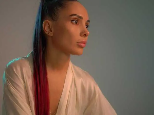 shinyways – webcam model profile photo Image 16