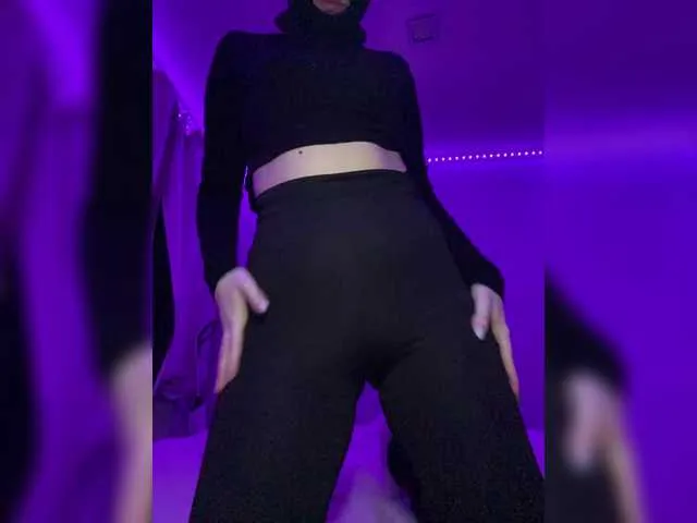 mini0ly – webcam model profile photo